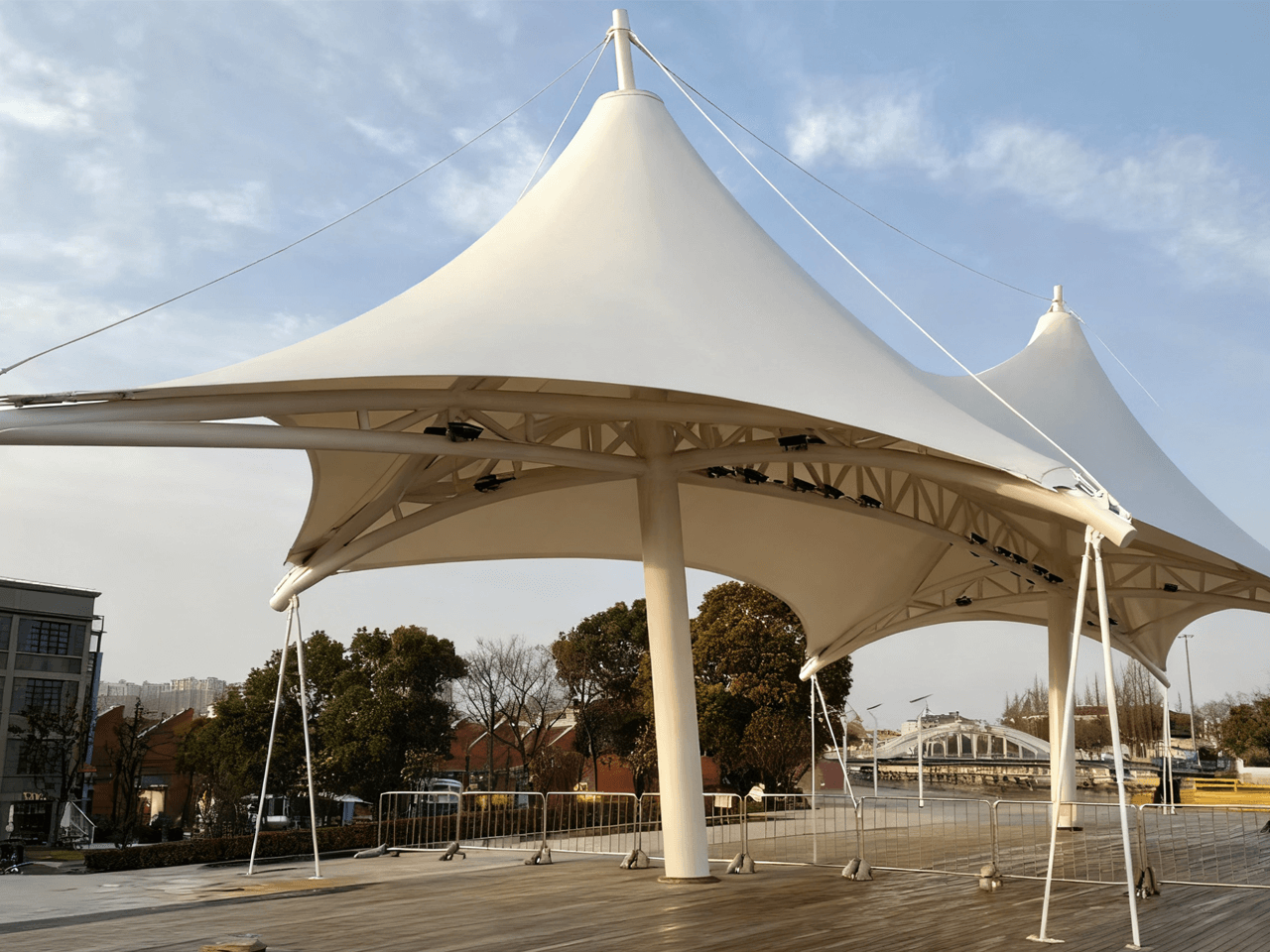 Umbrella-shaped landscape membrane